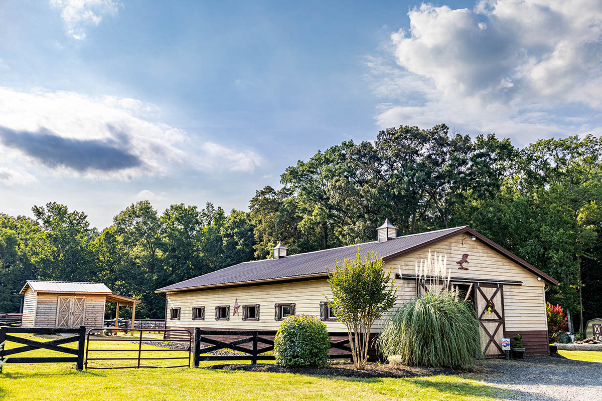 inside of X's and O's farmstand